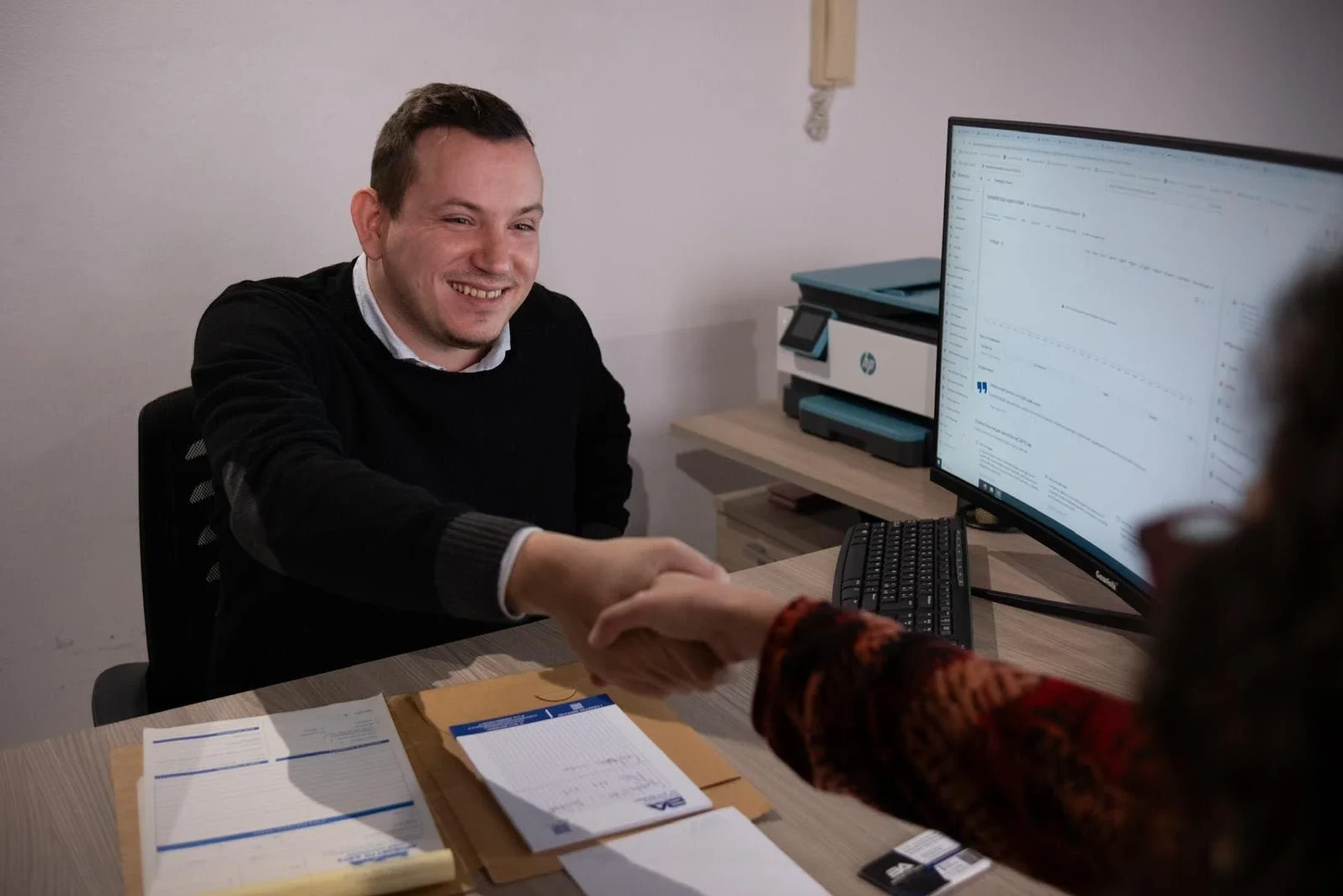 Benedetto Asta durante una consulenza per siti web, SEO e piattaforme Laravel